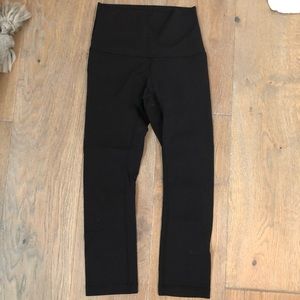 Black Lululemon Cropped Leggings!